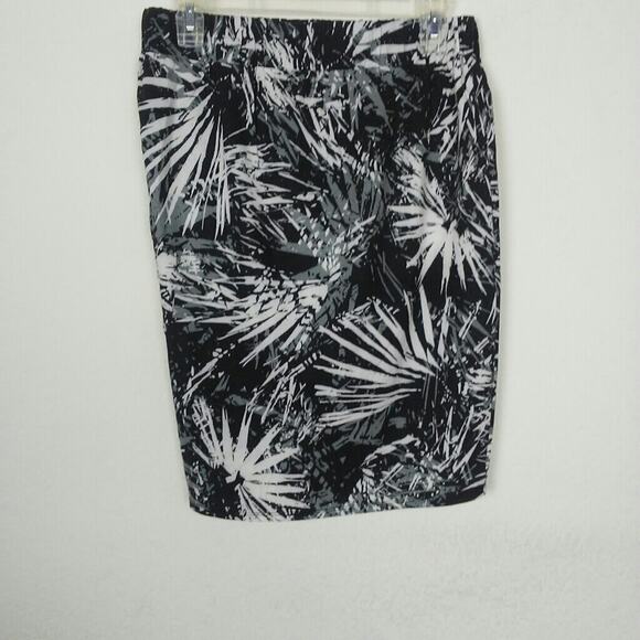 NWT FABLETICS Clarissa Wrap Skirt II Above Knee  Black White Size Small - Picture 3 of 8